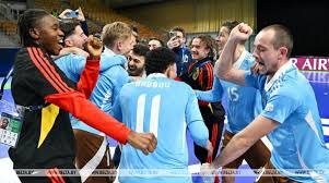 范德法特：C罗训练中总是特别专注，我连他的5%都做不到