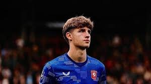 德州扑克中盘为何别贪（德州扑克中期为何应避免贪心）